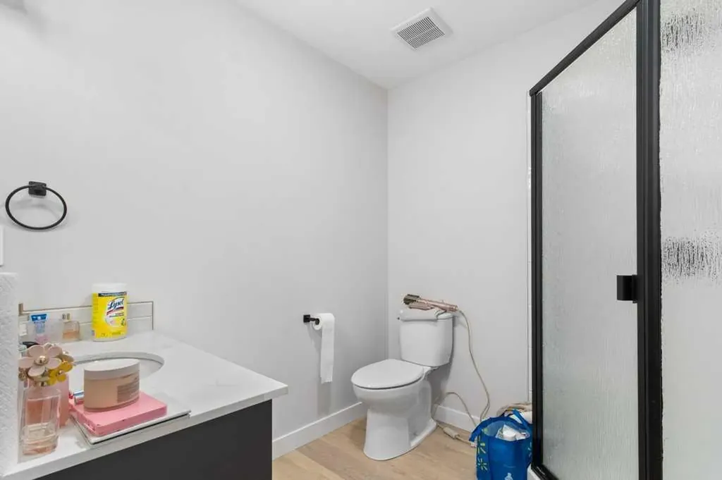 4507 48 Avenue Sylvan Lake AB T4S 1N8