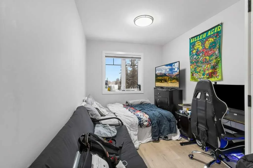 4507 48 Avenue Sylvan Lake AB T4S 1N8