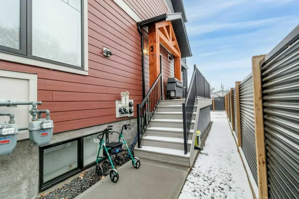 4507 48 Avenue Sylvan Lake AB T4S 1N8