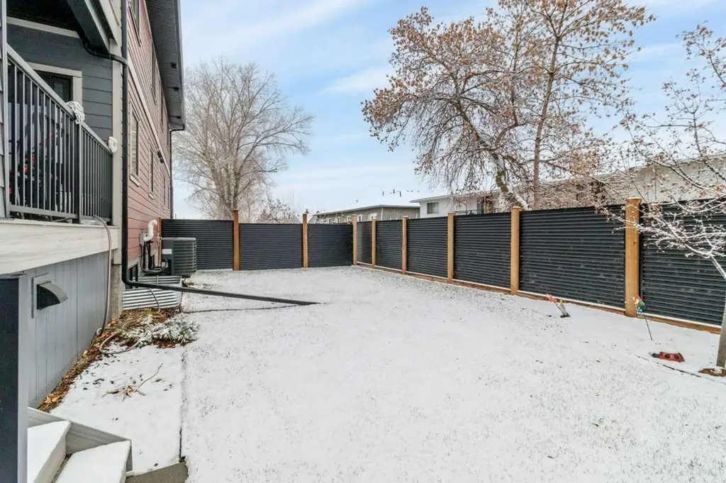 4507 48 Avenue Sylvan Lake AB T4S 1N8
