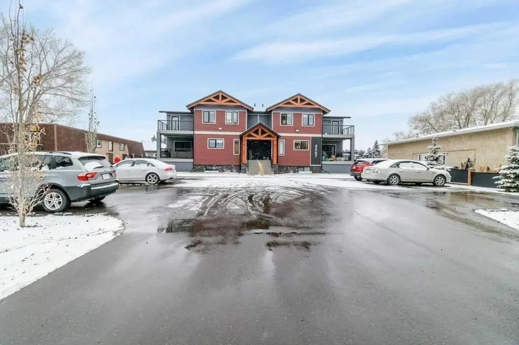 4507 48 Avenue Sylvan Lake AB T4S 1N8