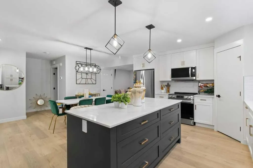 4507 48 Avenue Sylvan Lake AB T4S 1N8