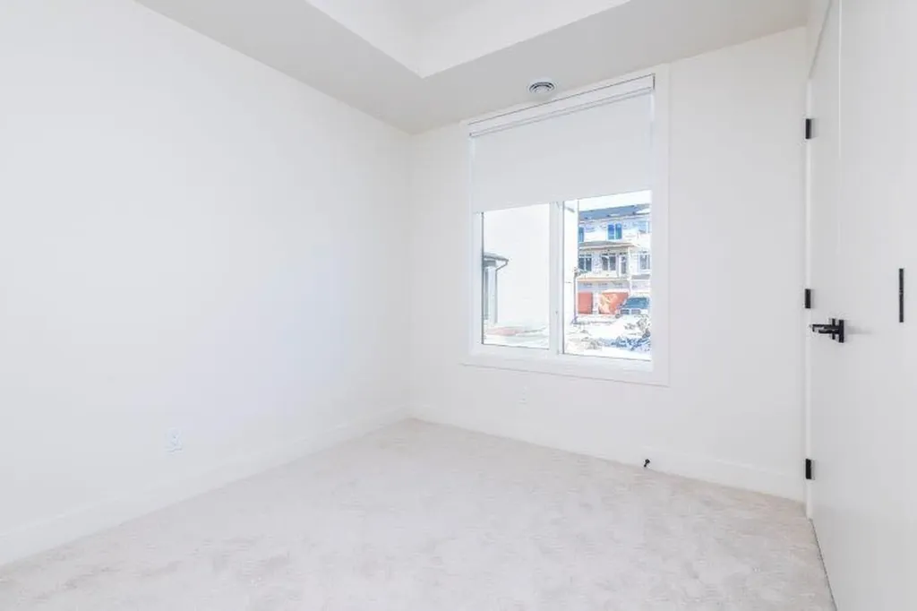 10060 46 Street NE Calgary AB T3J2H8