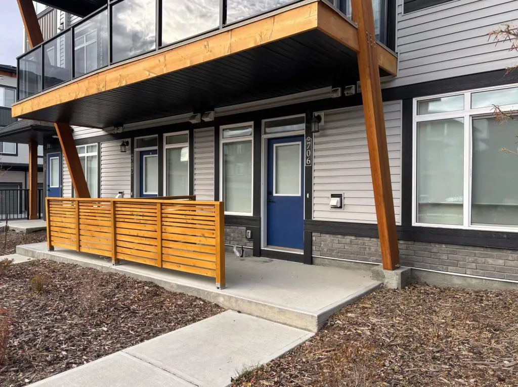 10060 46 Street NE Calgary AB T3J2H8