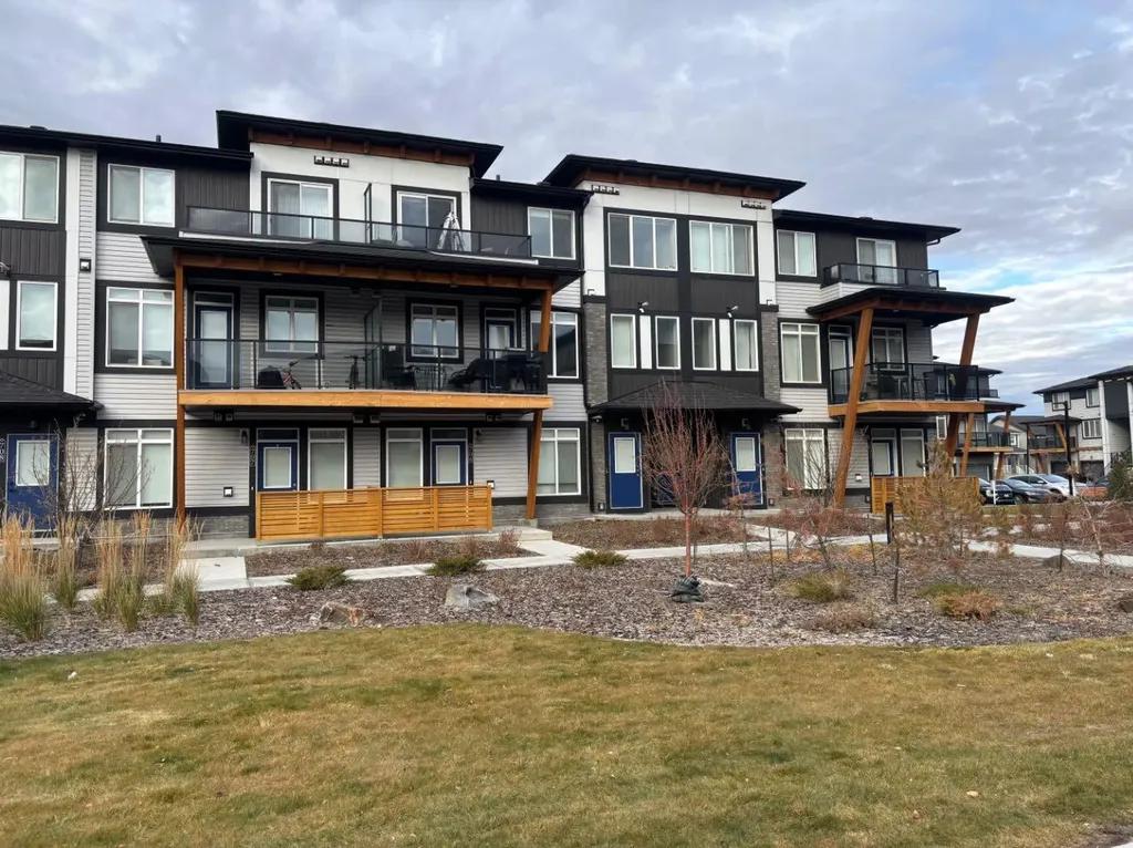 10060 46 Street NE Calgary AB T3J2H8