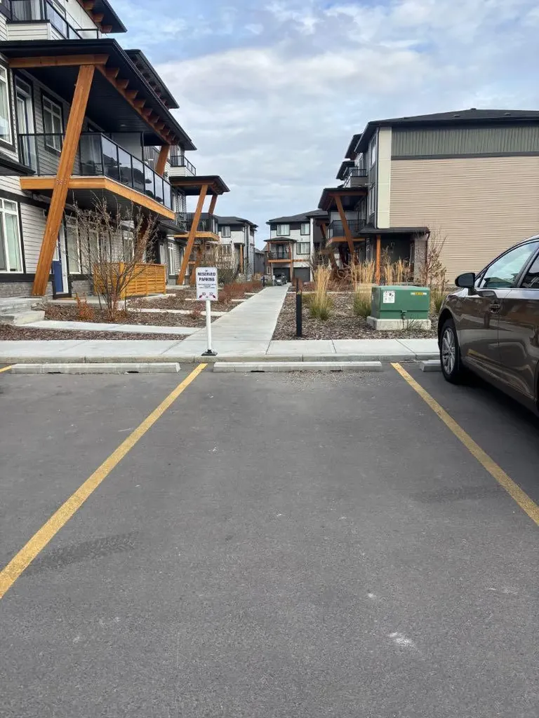 10060 46 Street NE Calgary AB T3J2H8