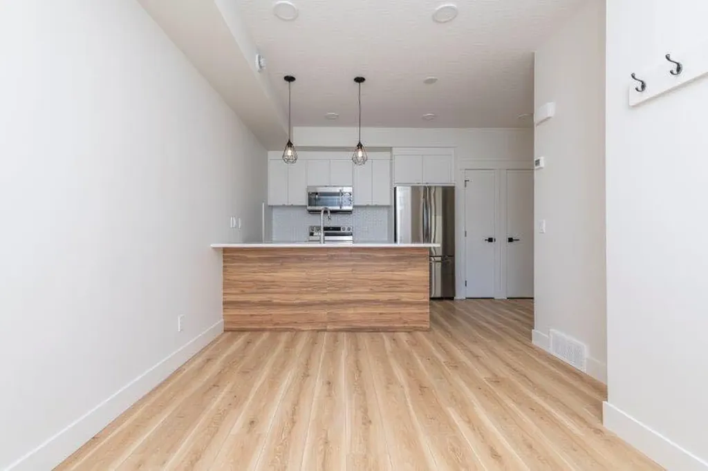 10060 46 Street NE Calgary AB T3J2H8