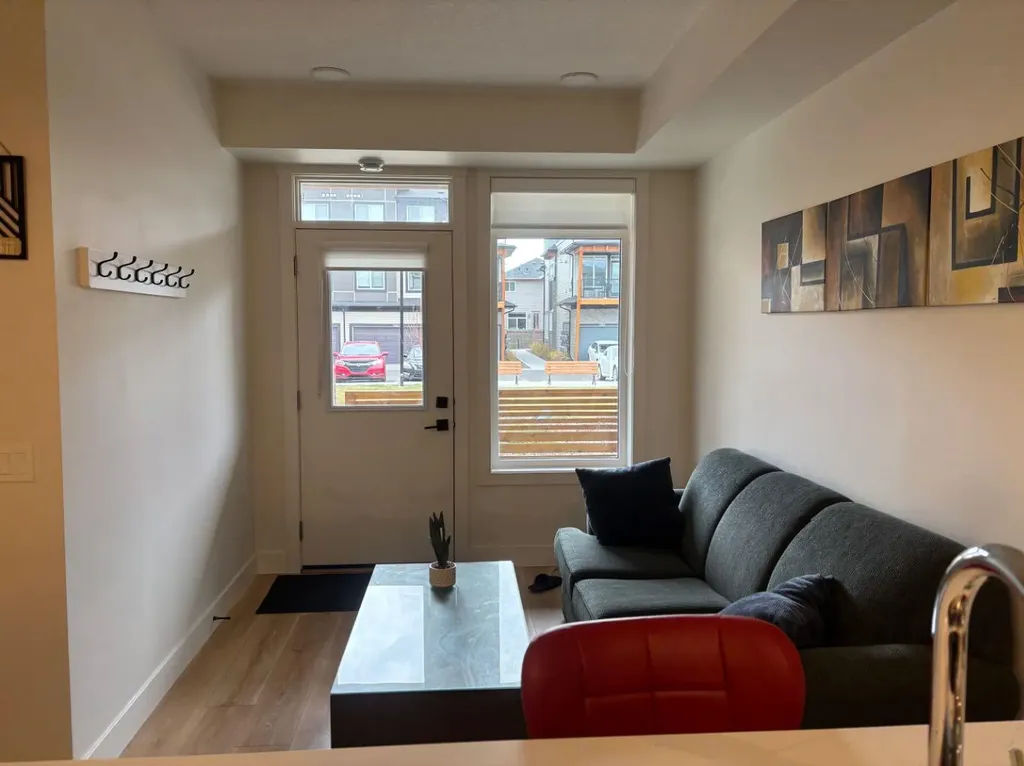 10060 46 Street NE Calgary AB T3J2H8