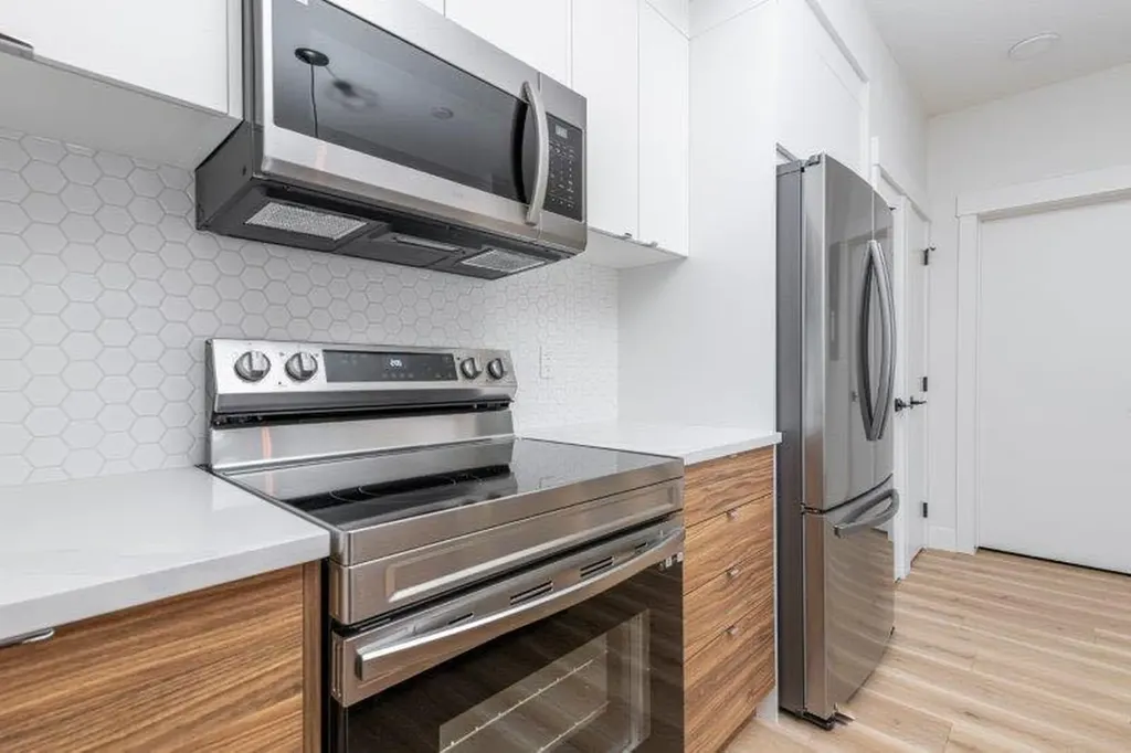10060 46 Street NE Calgary AB T3J2H8