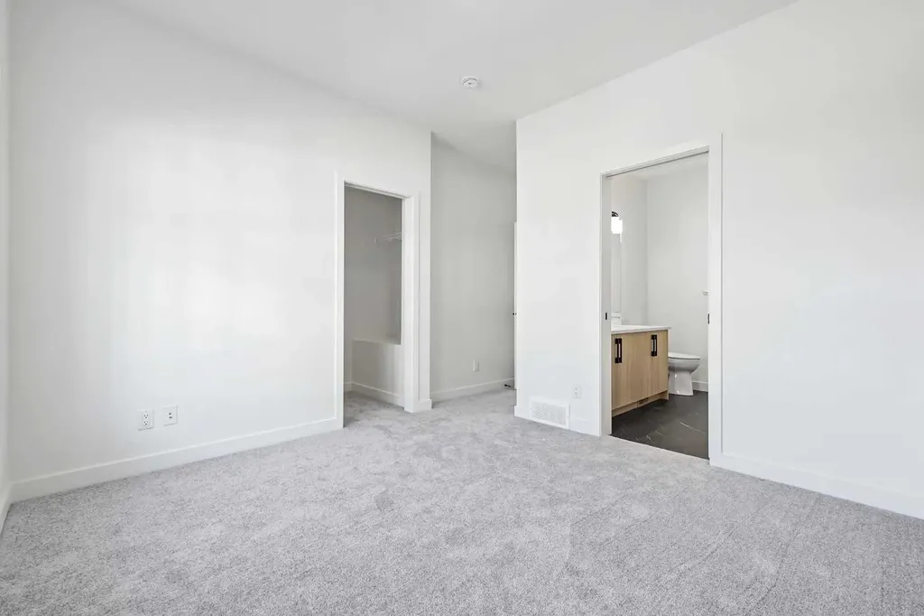 157 Mahogany Gardens SE Calgary AB T3M 3Y2
