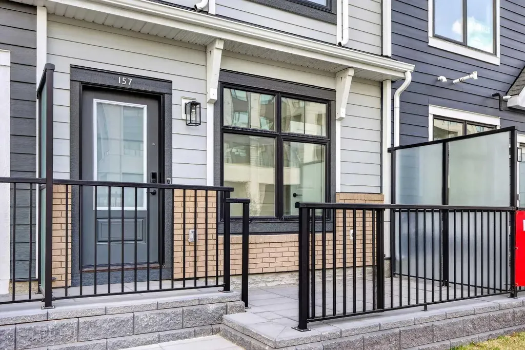 157 Mahogany Gardens SE Calgary AB T3M 3Y2