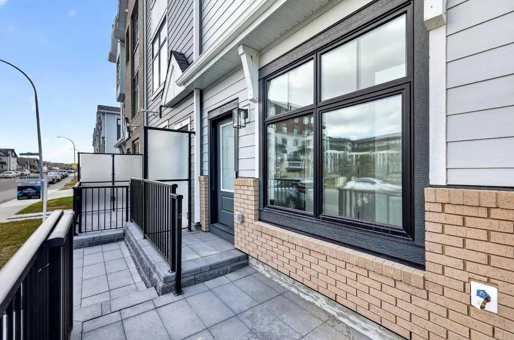 157 Mahogany Gardens SE Calgary AB T3M 3Y2