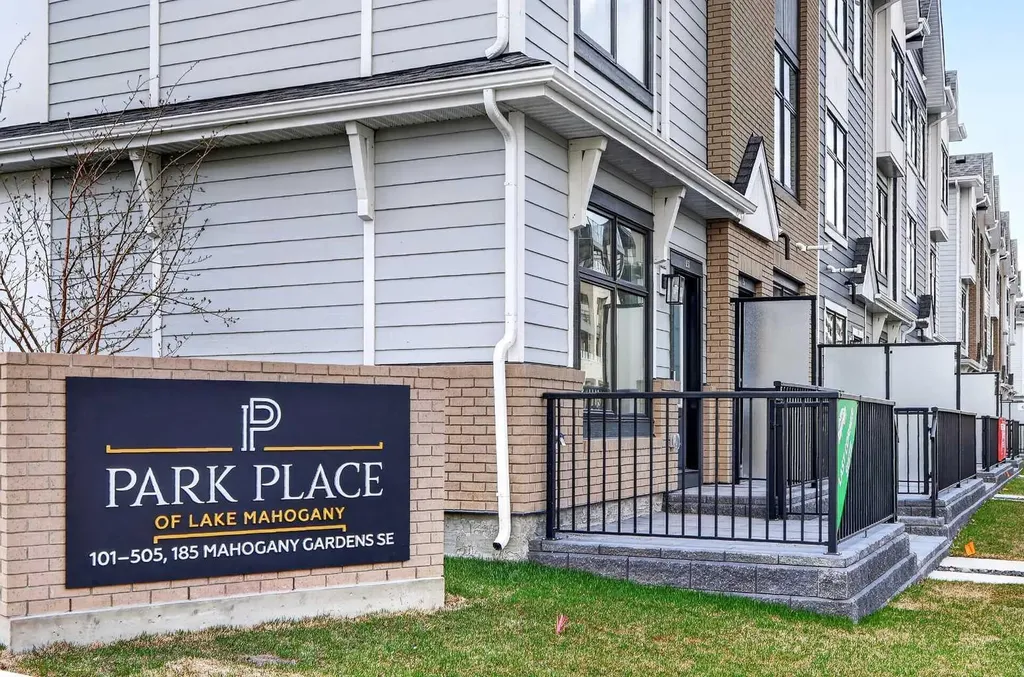 157 Mahogany Gardens SE Calgary AB T3M 3Y2