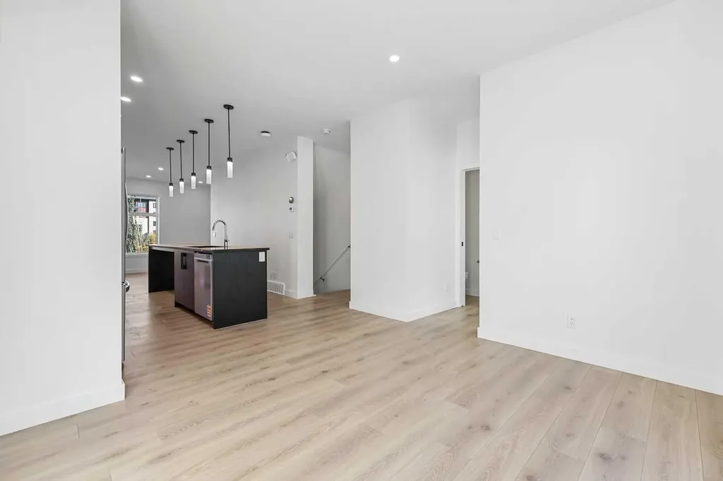 157 Mahogany Gardens SE Calgary AB T3M 3Y2