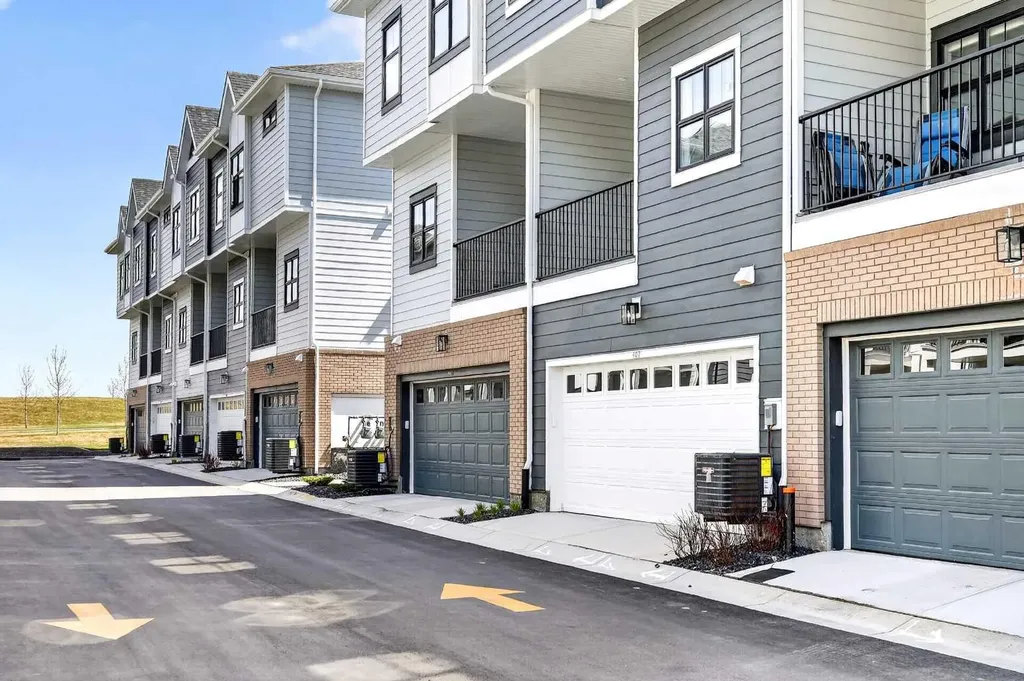 185 Mahogany Gardens SE Calgary AB T3M 3Y2