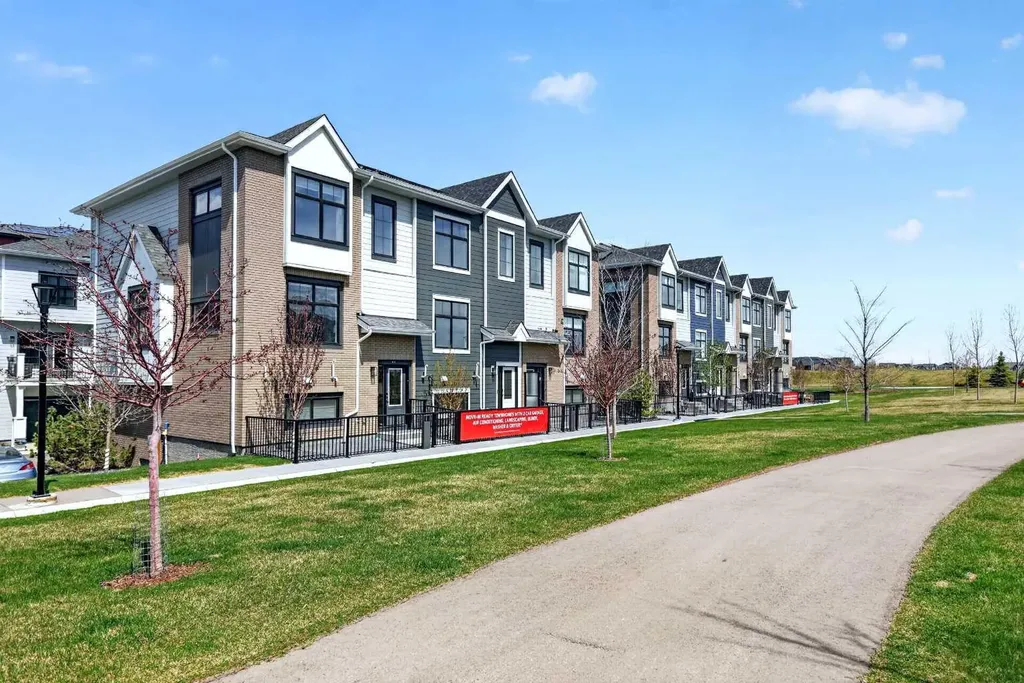 185 Mahogany Gardens SE Calgary AB T3M 3Y2