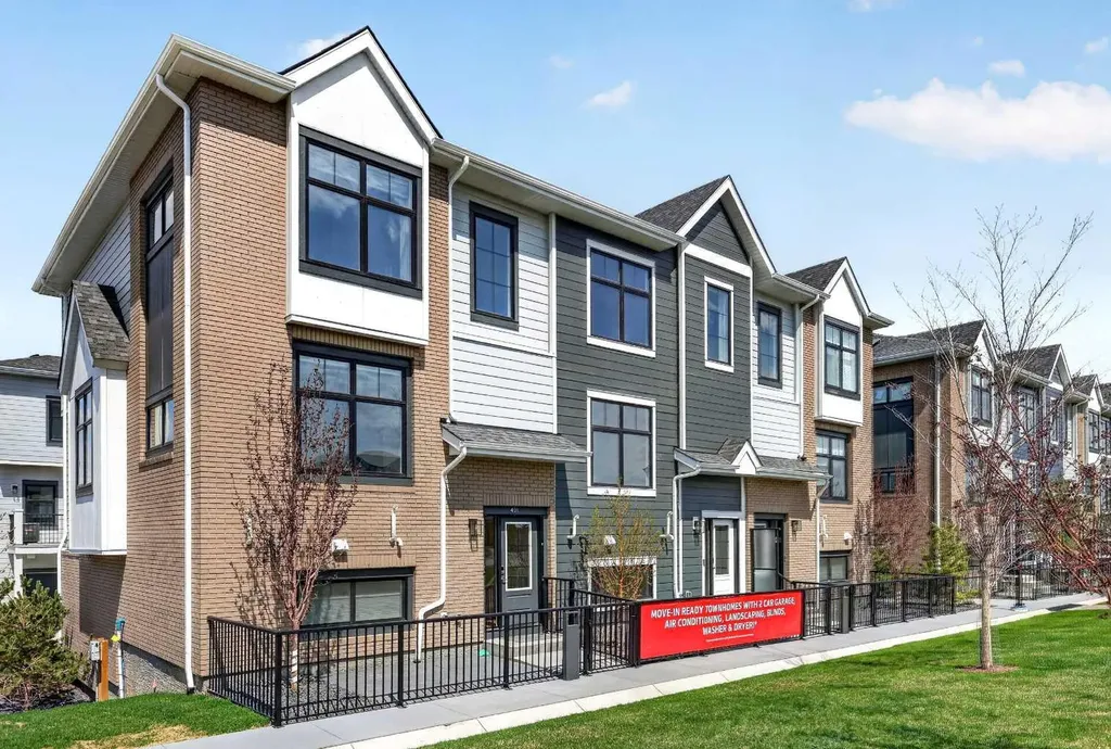 185 Mahogany Gardens SE Calgary AB T3M 3Y2