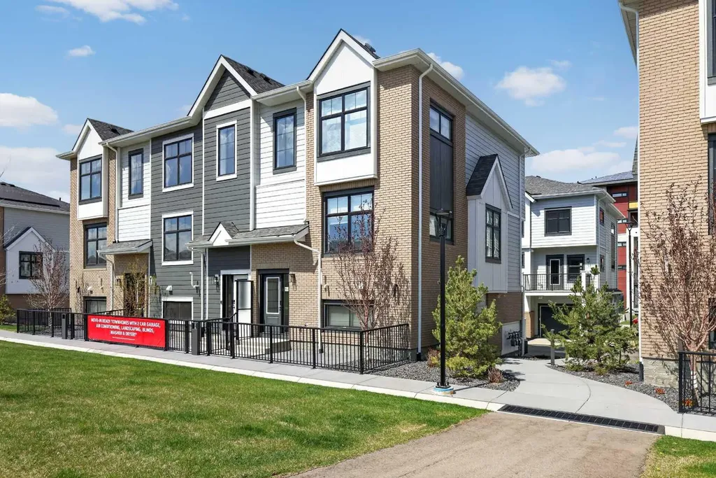 185 Mahogany Gardens SE Calgary AB T3M 3Y2