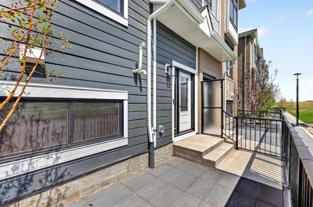 185 Mahogany Gardens SE Calgary AB T3M 3Y2