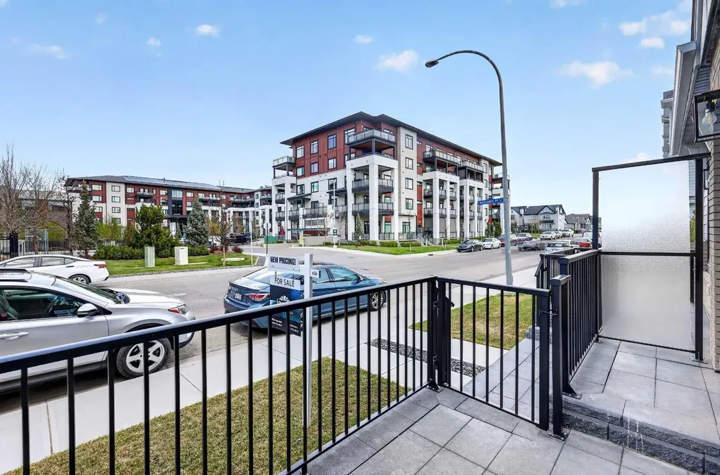 153 Mahogany Gardens SE Calgary AB T3M 3Y2