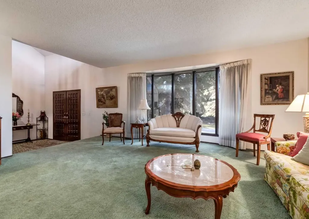 268 Pump Hill Gardens SW Calgary AB T2V 4M6