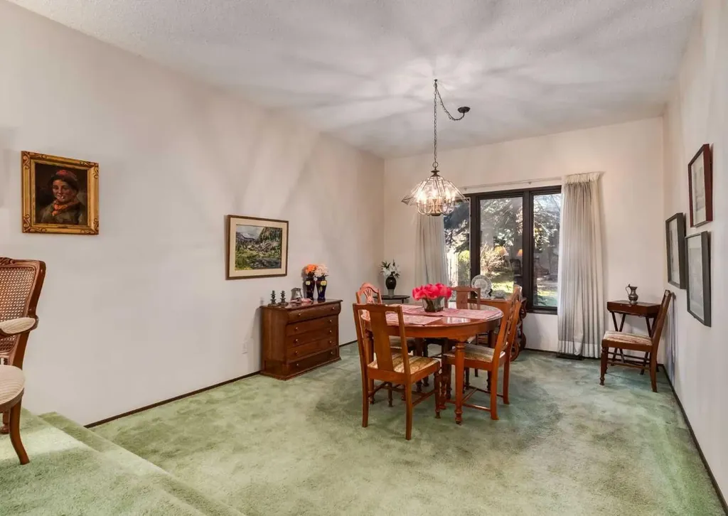268 Pump Hill Gardens SW Calgary AB T2V 4M6