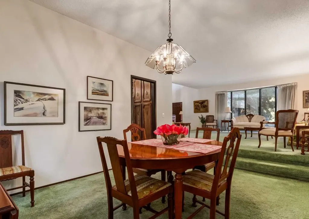 268 Pump Hill Gardens SW Calgary AB T2V 4M6