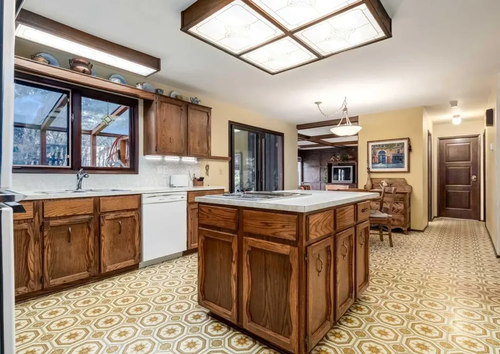 268 Pump Hill Gardens SW Calgary AB T2V 4M6