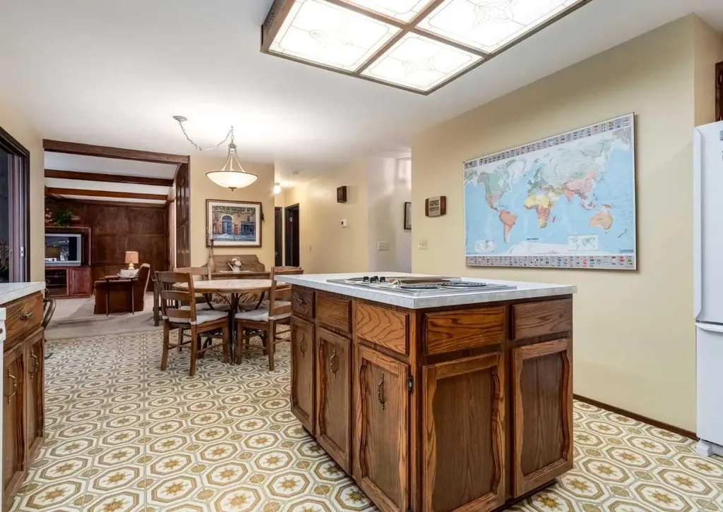 268 Pump Hill Gardens SW Calgary AB T2V 4M6