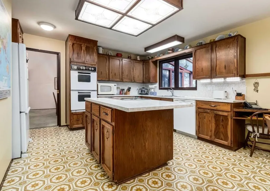 268 Pump Hill Gardens SW Calgary AB T2V 4M6