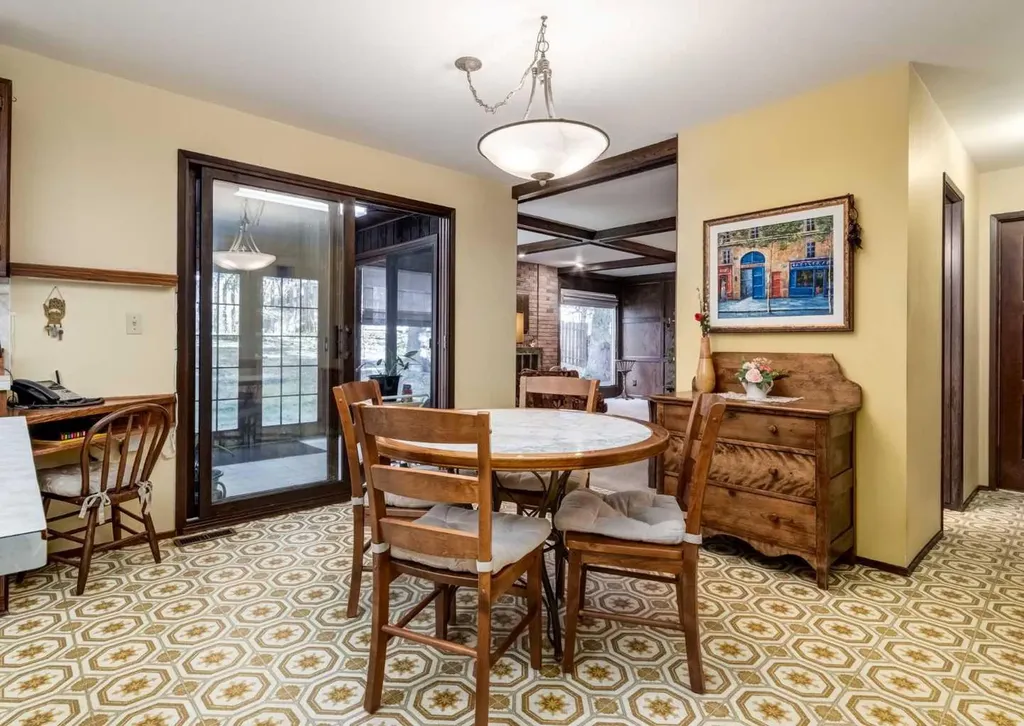 268 Pump Hill Gardens SW Calgary AB T2V 4M6