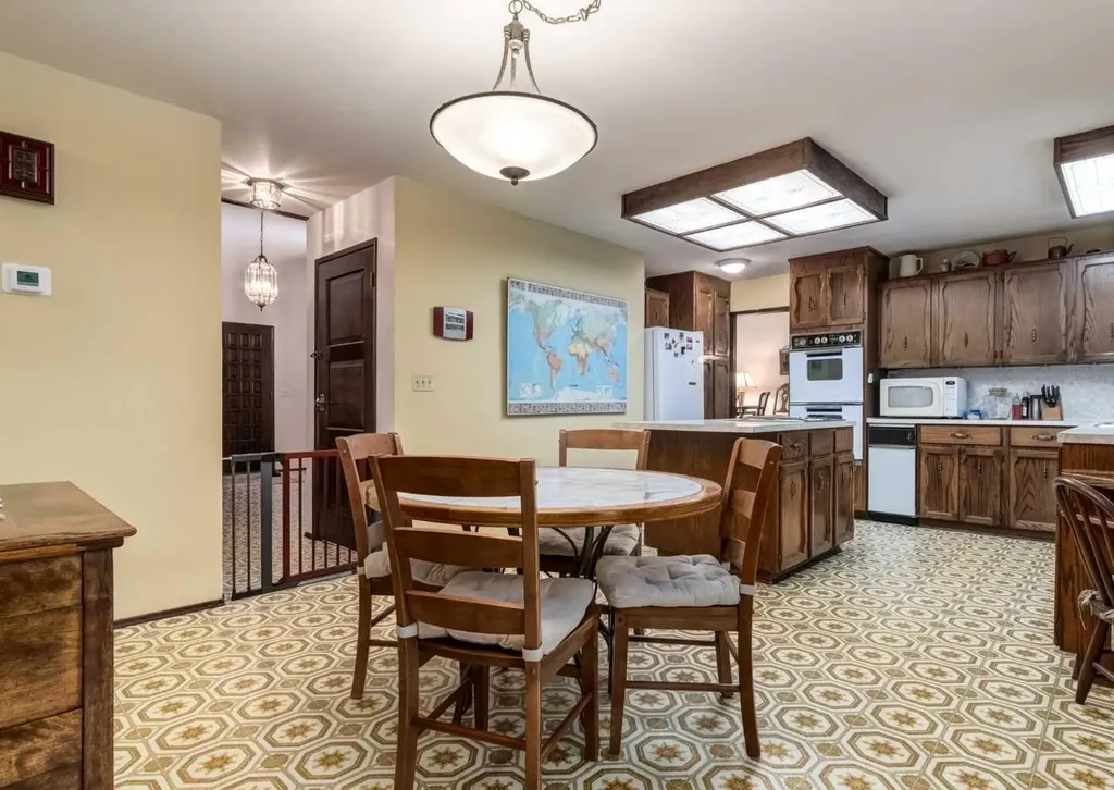 268 Pump Hill Gardens SW Calgary AB T2V 4M6