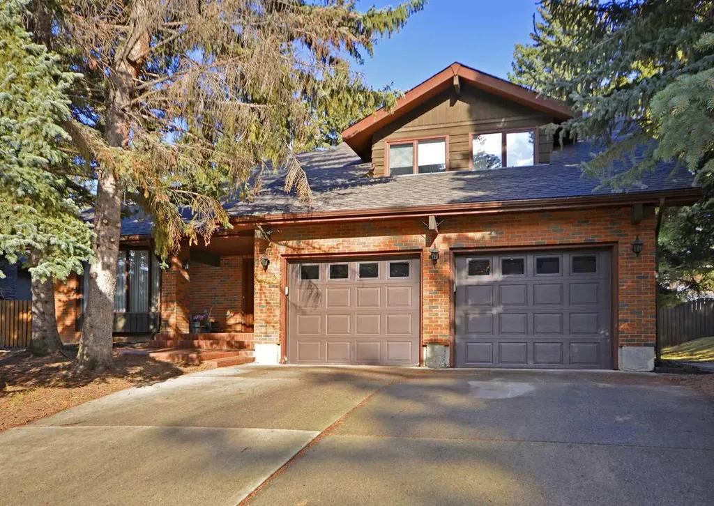 268 Pump Hill Gardens SW Calgary AB T2V 4M6