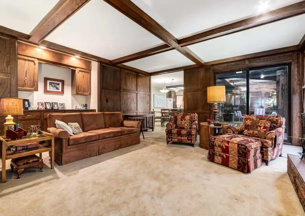 268 Pump Hill Gardens SW Calgary AB T2V 4M6