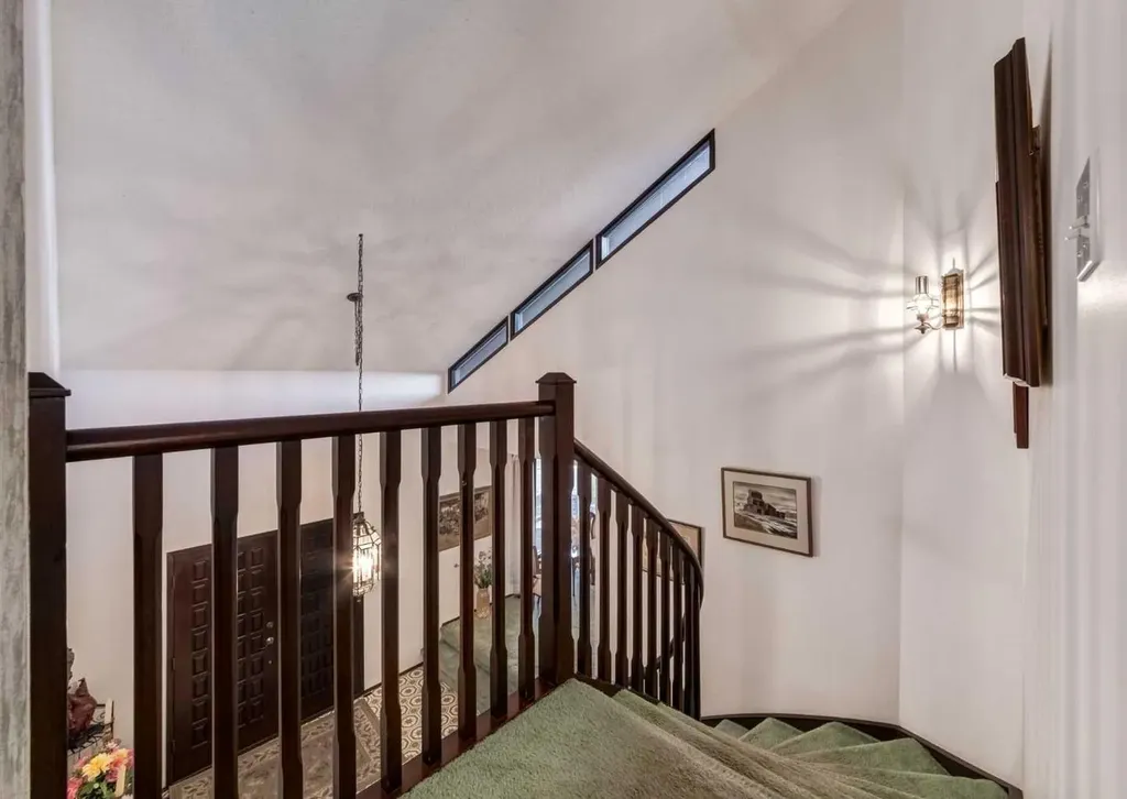 268 Pump Hill Gardens SW Calgary AB T2V 4M6