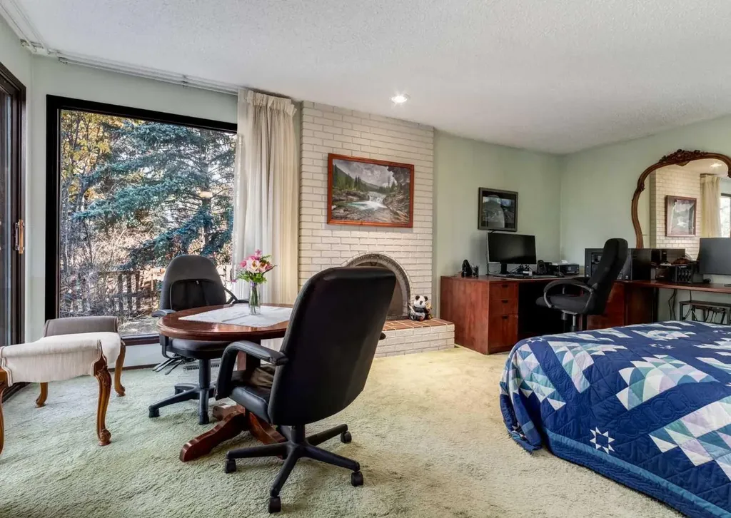 268 Pump Hill Gardens SW Calgary AB T2V 4M6