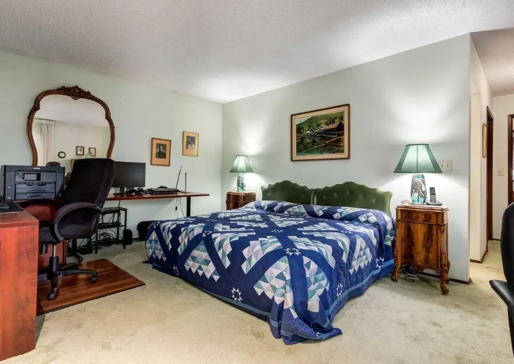 268 Pump Hill Gardens SW Calgary AB T2V 4M6