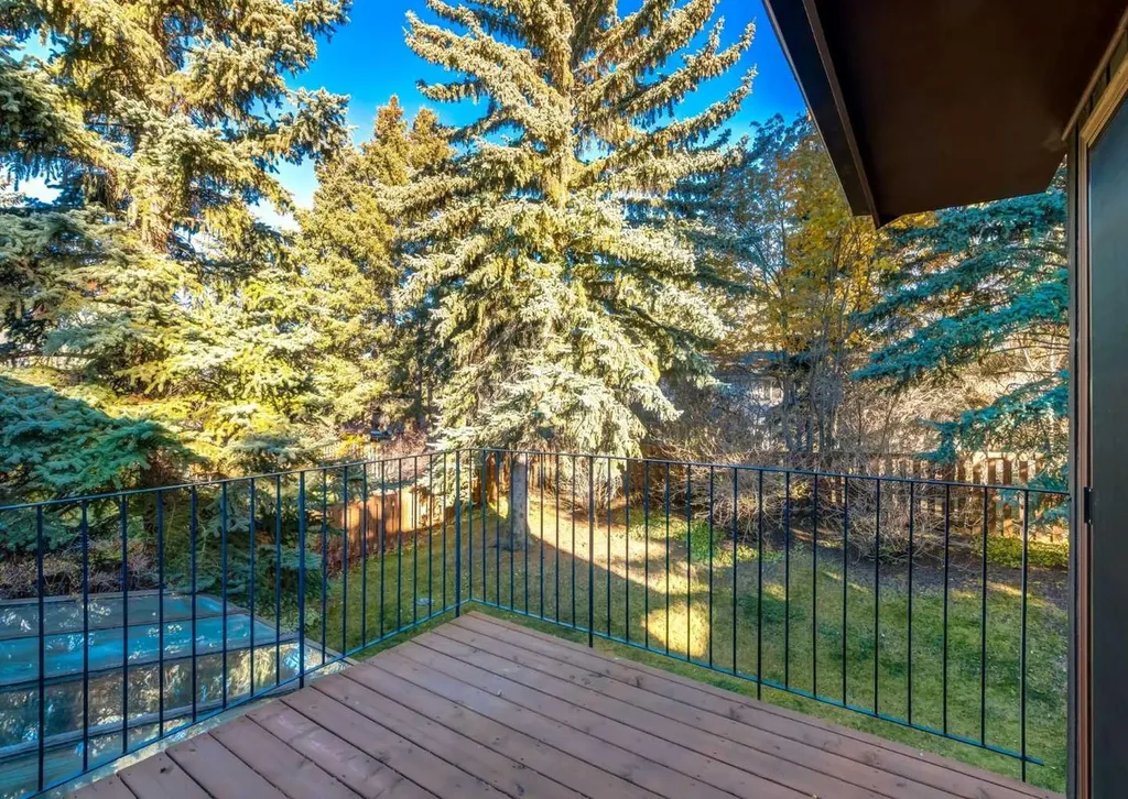 268 Pump Hill Gardens SW Calgary AB T2V 4M6