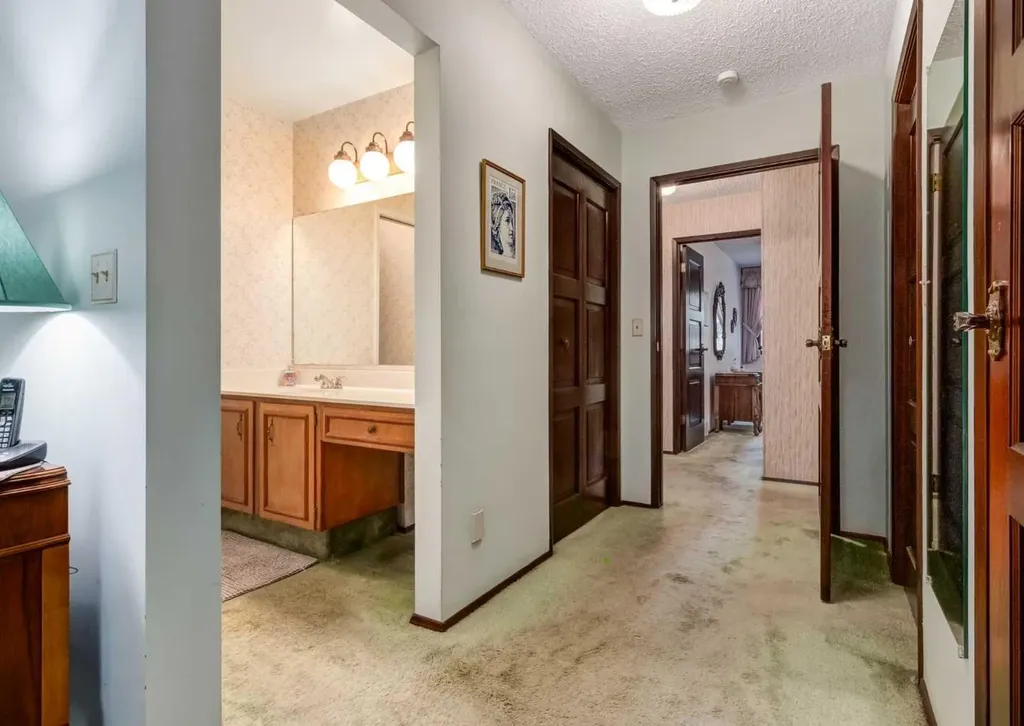 268 Pump Hill Gardens SW Calgary AB T2V 4M6