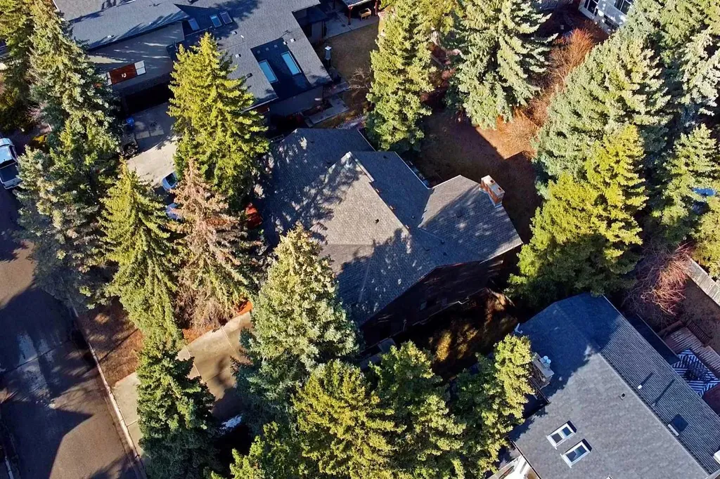 268 Pump Hill Gardens SW Calgary AB T2V 4M6