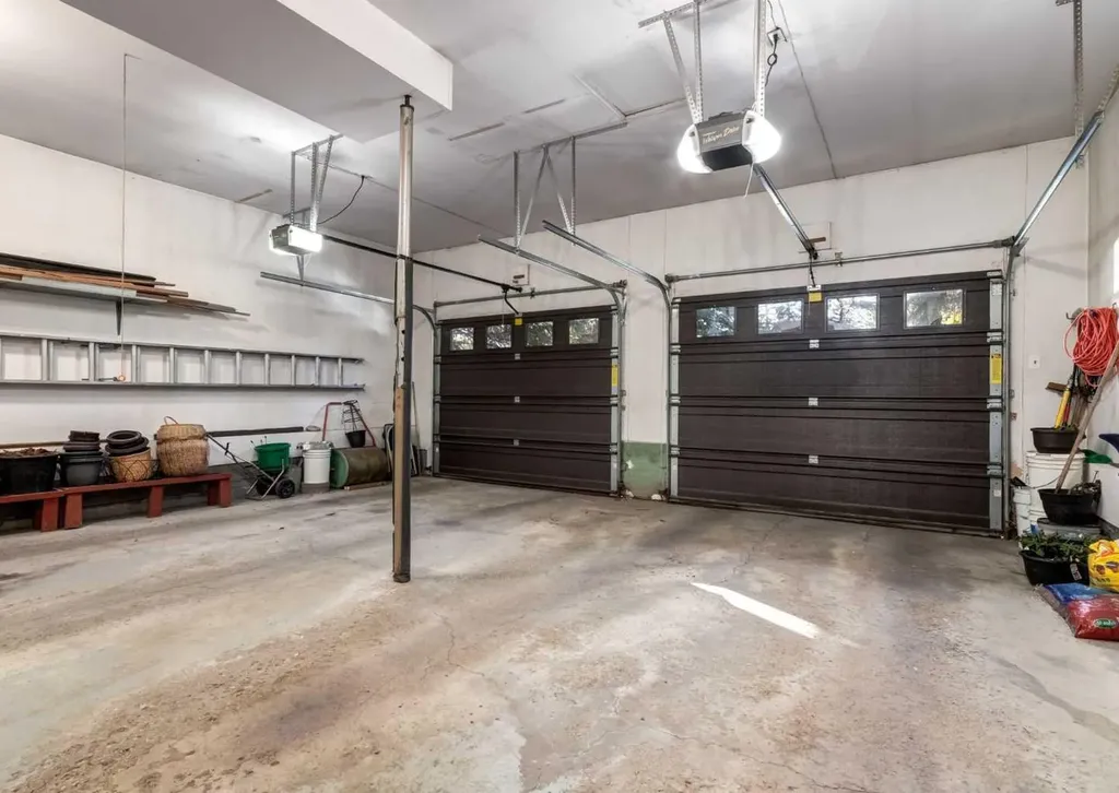 268 Pump Hill Gardens SW Calgary AB T2V 4M6