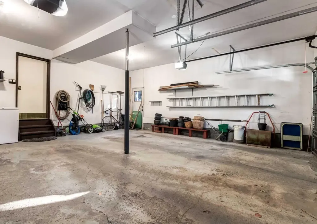 268 Pump Hill Gardens SW Calgary AB T2V 4M6