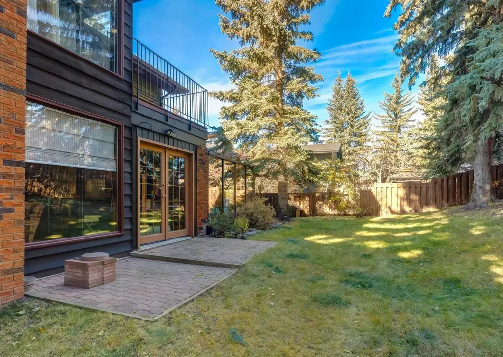 268 Pump Hill Gardens SW Calgary AB T2V 4M6