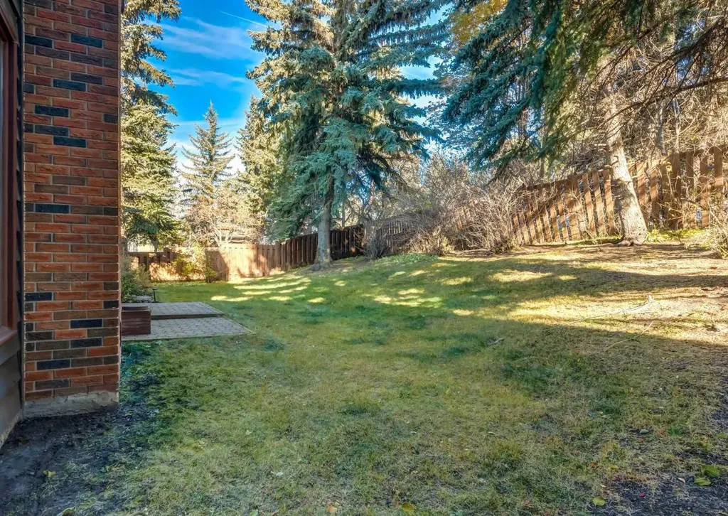 268 Pump Hill Gardens SW Calgary AB T2V 4M6