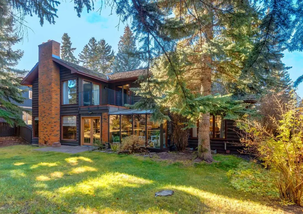 268 Pump Hill Gardens SW Calgary AB T2V 4M6