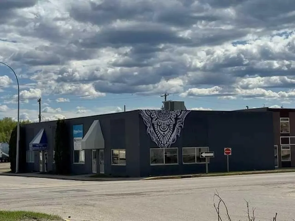 4903 2 Avenue E Edson AB T7E 1V4
