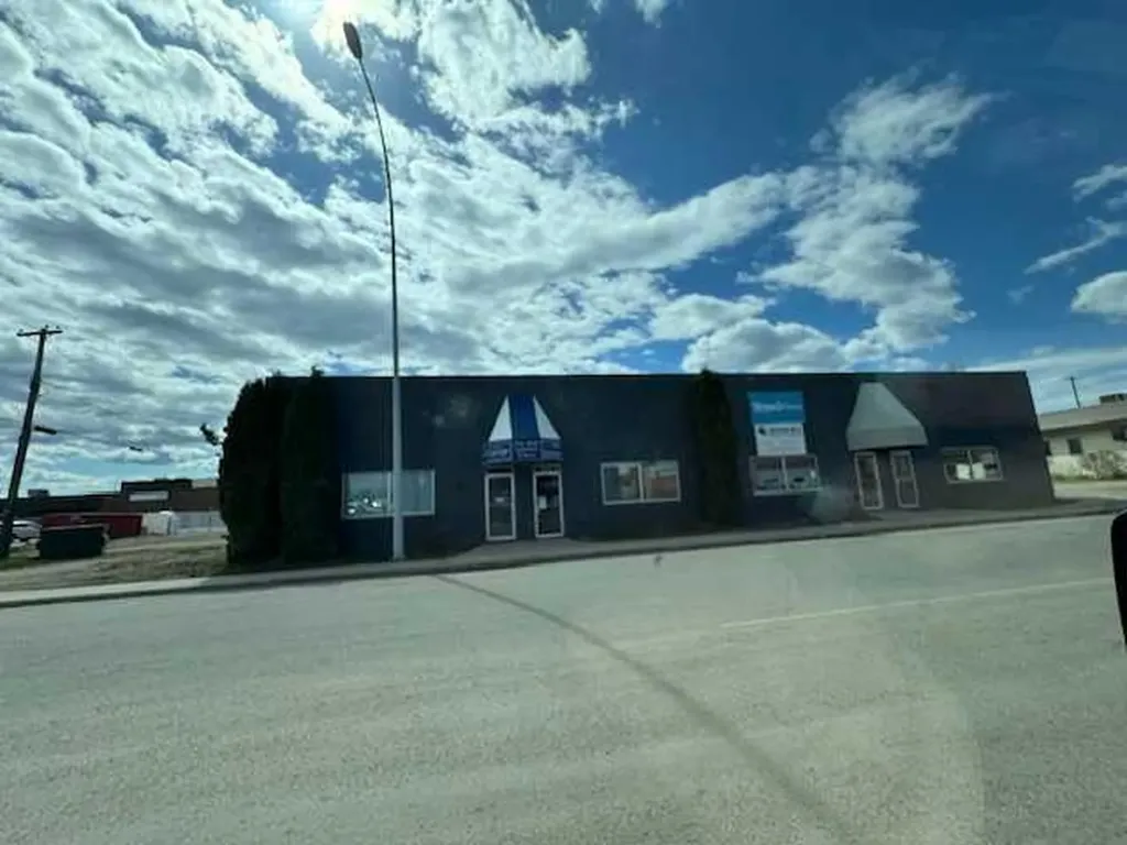4903 2 Avenue E Edson AB T7E 1V4