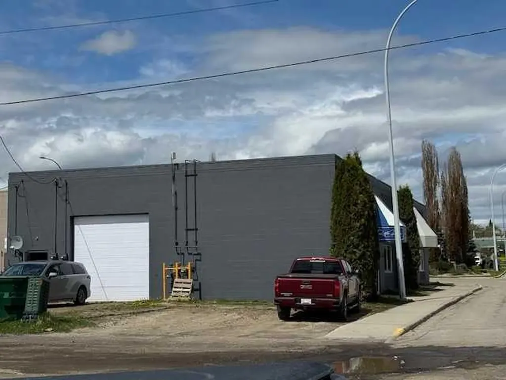 4903 2 Avenue E Edson AB T7E 1V4