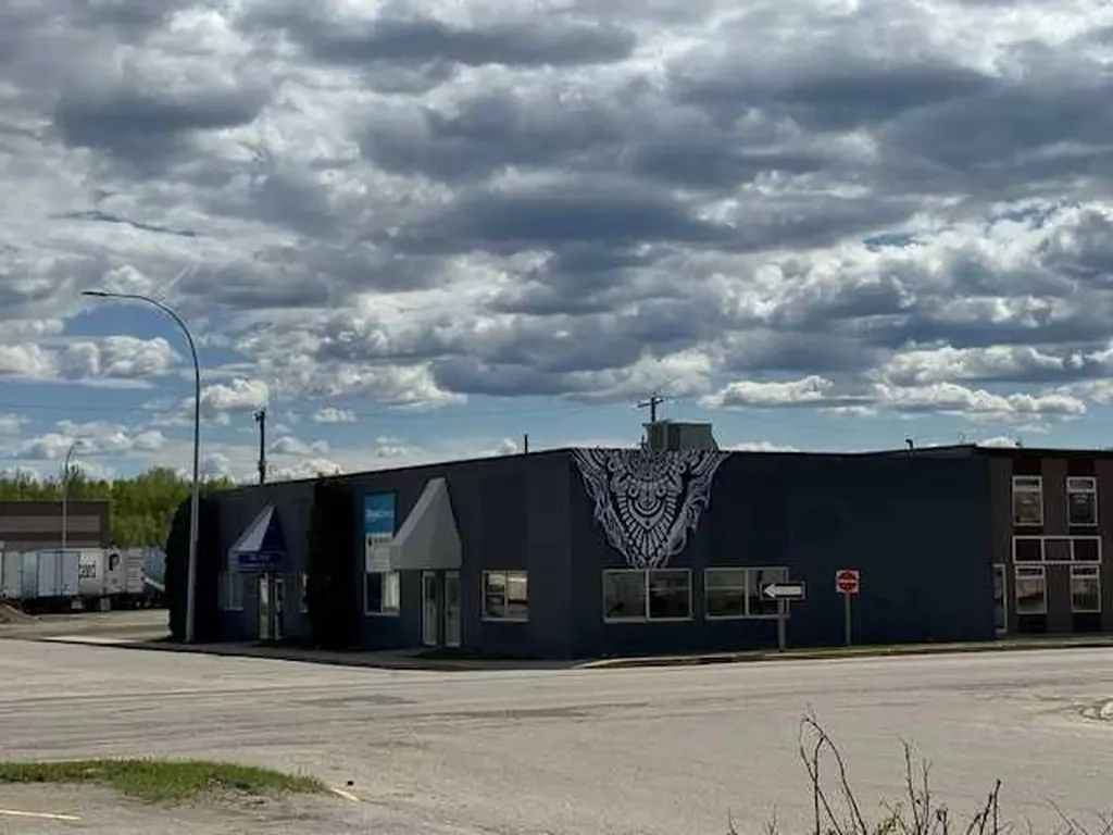 4903 2 Avenue E Edson AB T7E 1V4