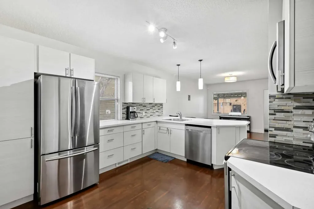 230 8a Street NE Calgary AB T2E 4J1